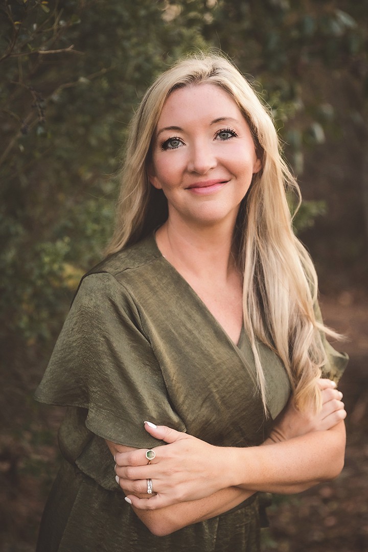 Tiffany Kelly headshot 1080_contrast