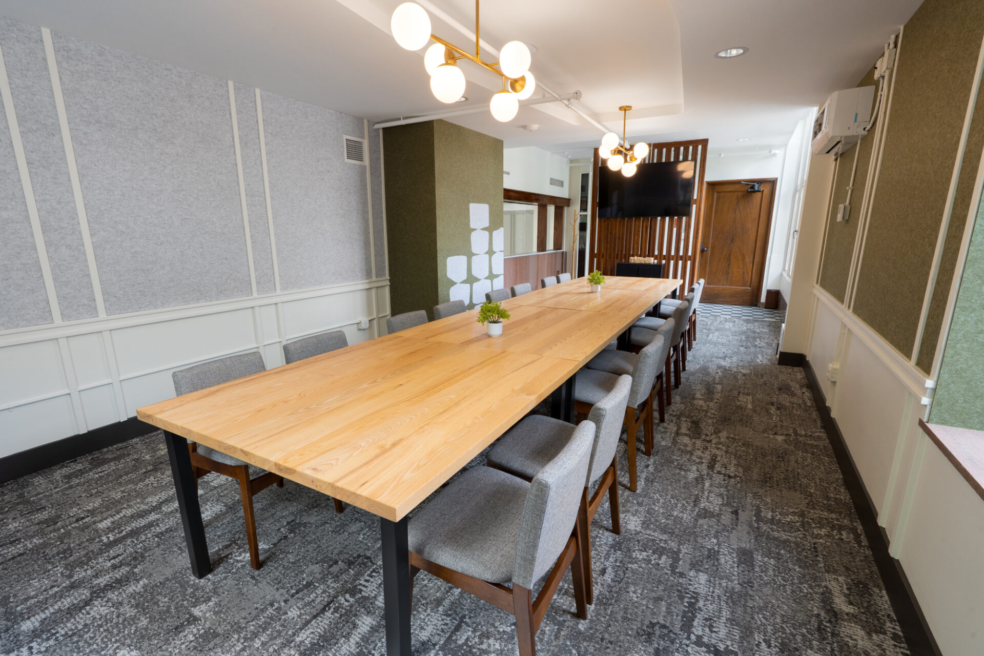 09 Hamilton Customers Lounge web team coworking space,flexible workspace for teams,team office suites,shared office space for teams
